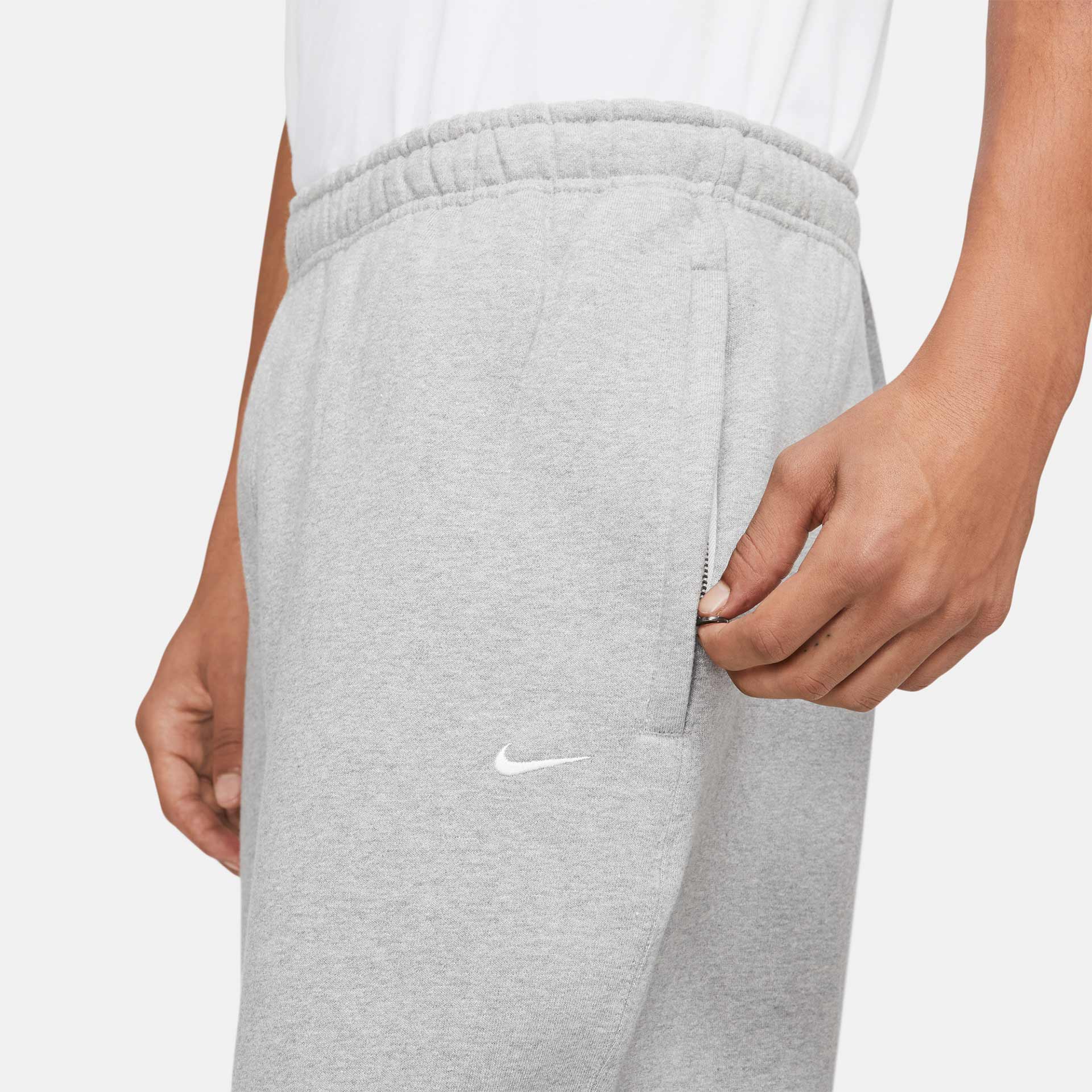 Nike Solo Swoosh Pant grey