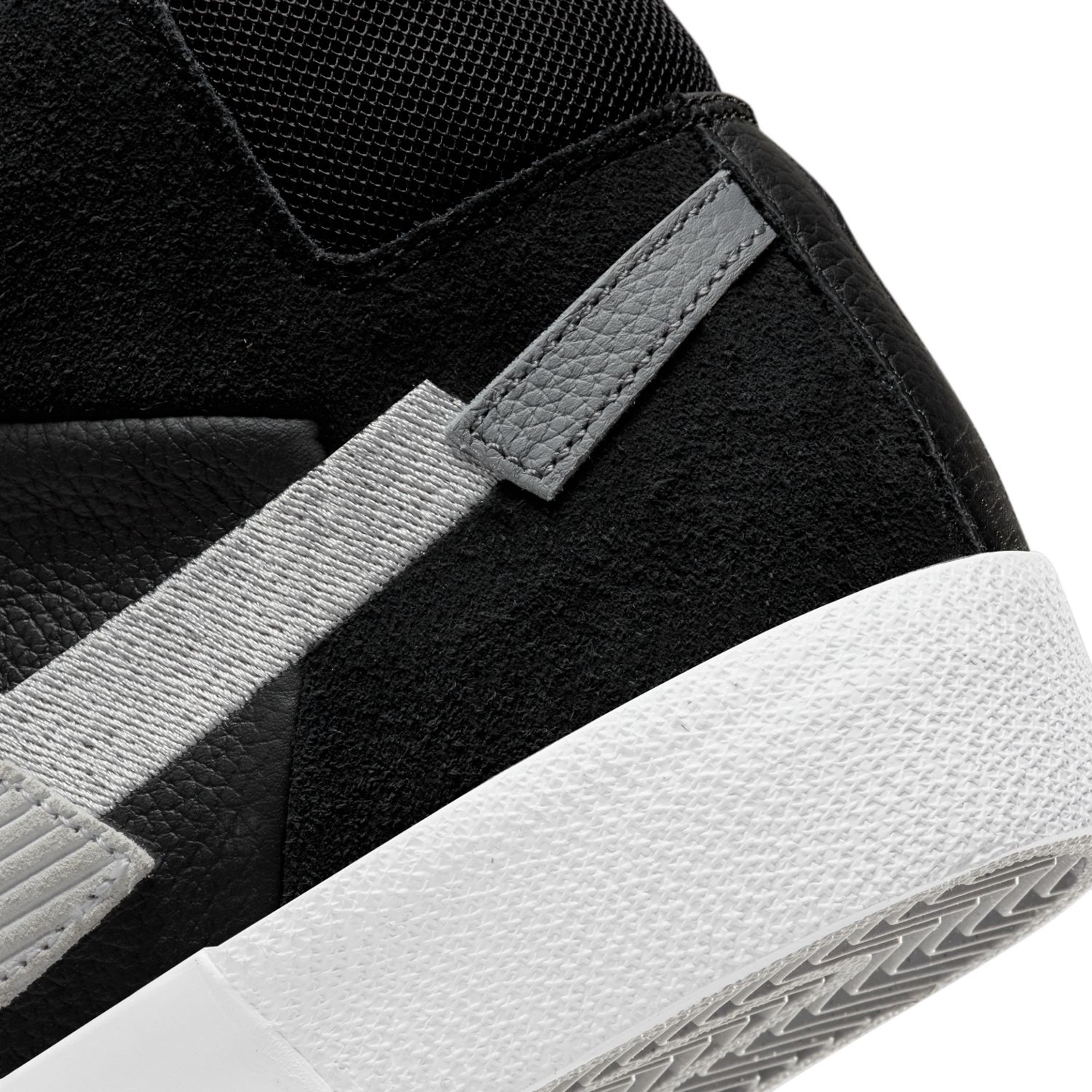 Nike SB Zoom Blazer Mid Premium Black 06